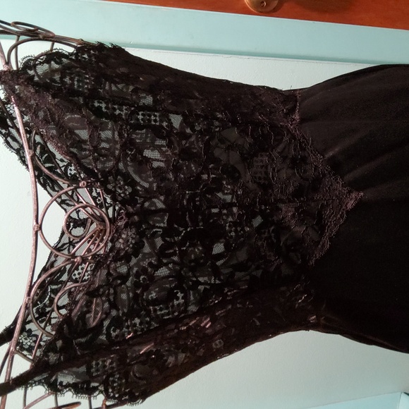 Lacy slip - Picture 3 of 8